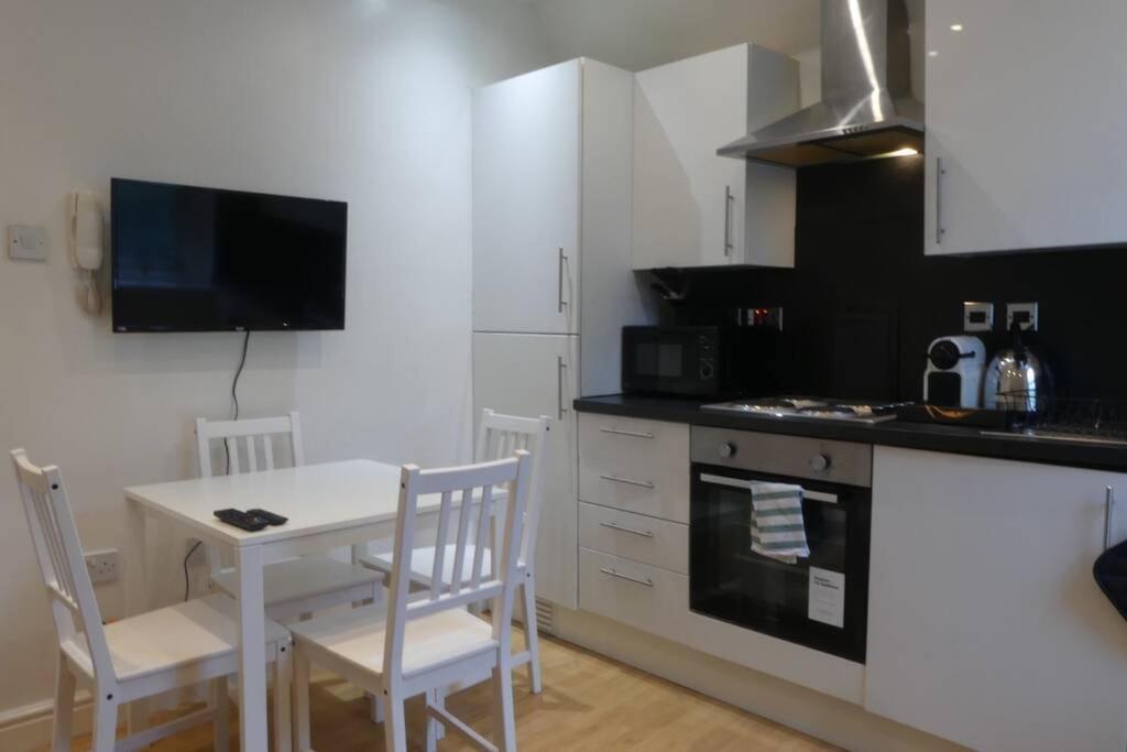 2 Bedroom Apartment Nr City Centre, Uni & Parks Cardiff Exterior photo